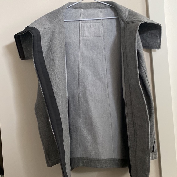 Lululemon coat size 2 - Picture 4 of 5